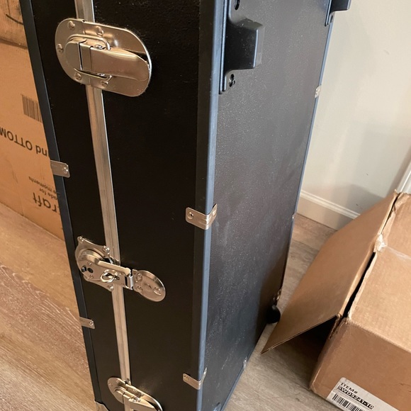 Seward Trunk with Wheels and Lock - Picture 4 of 9